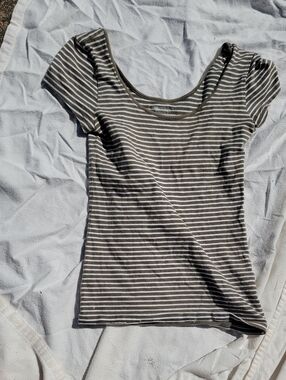 GAP Olive and White Striped Scoop Neck Tee Size XS